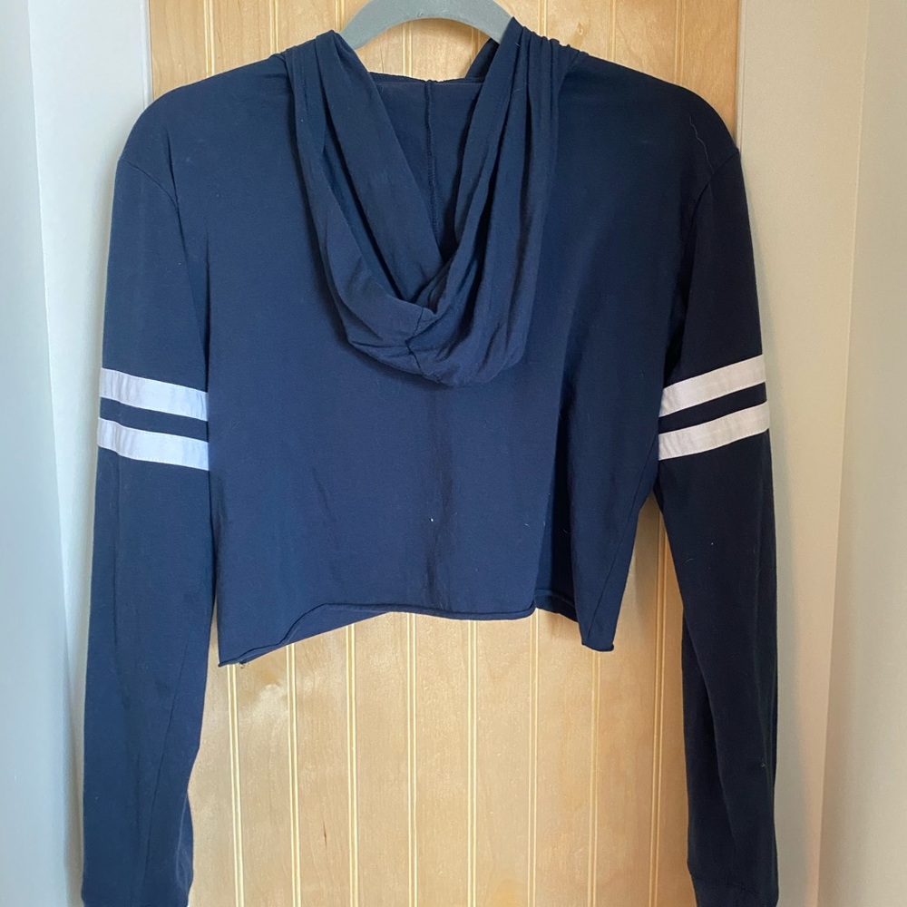 navy hollister cropped sweater - Picture 3 of 3